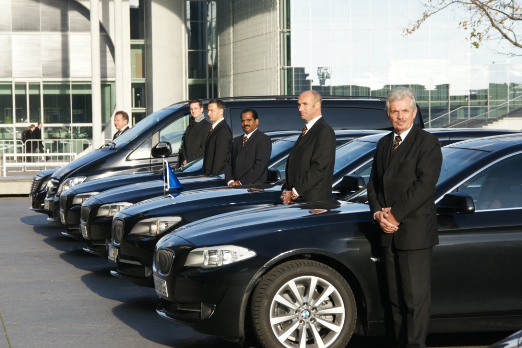 Why should you consider hiring a chauffeur service